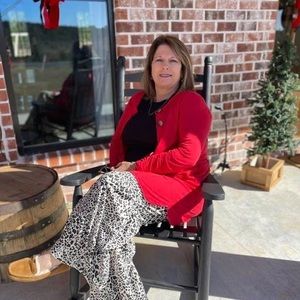 Meet your Posher, Debbie